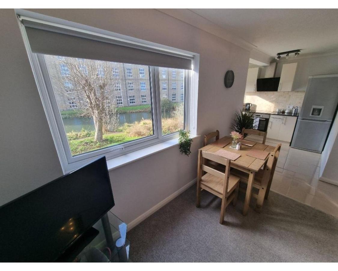 Canal Side Retreat - 2 Bedroom Apartment Heybridge  Exterior photo