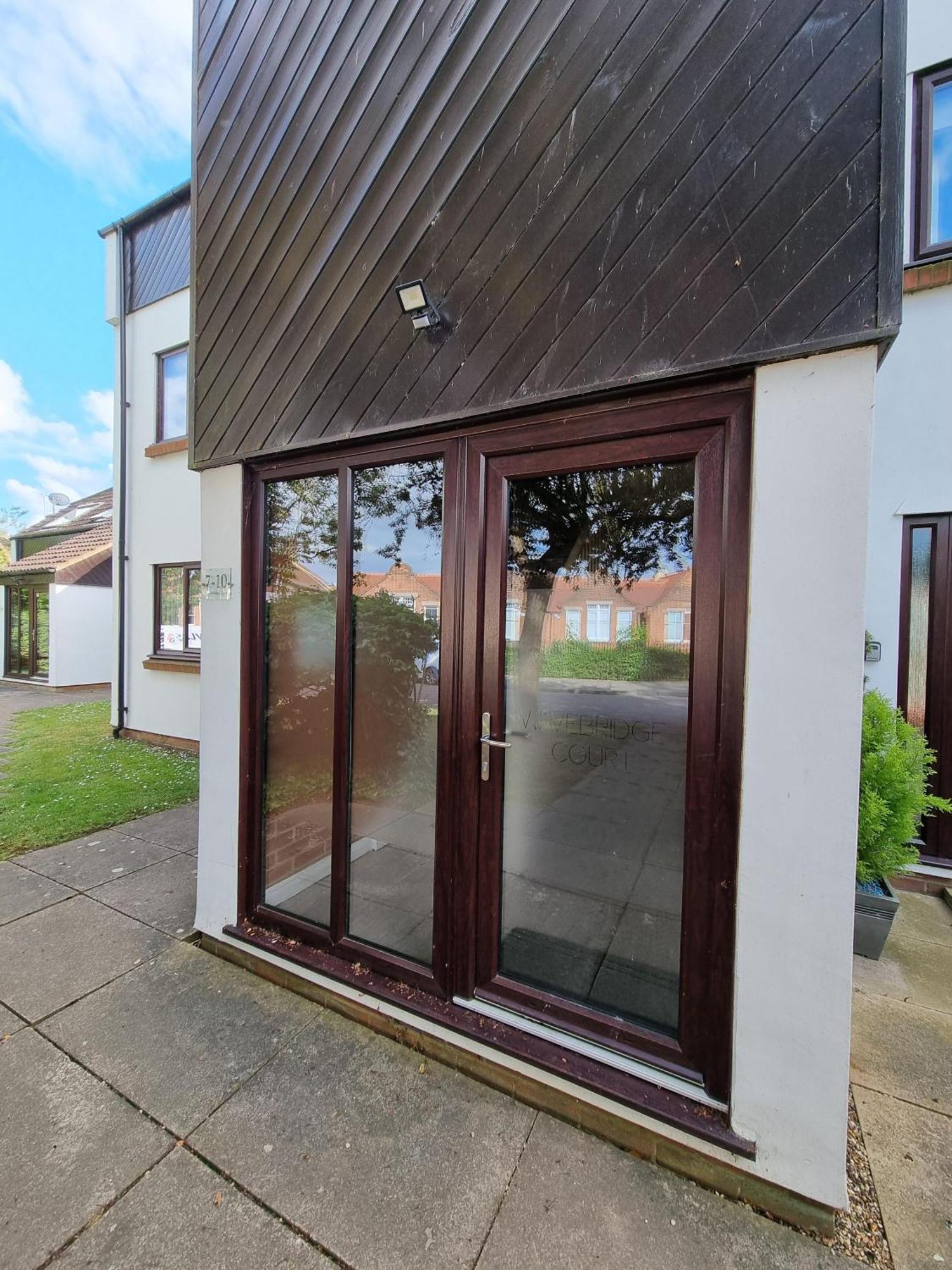 Canal Side Retreat - 2 Bedroom Apartment Heybridge  Room photo